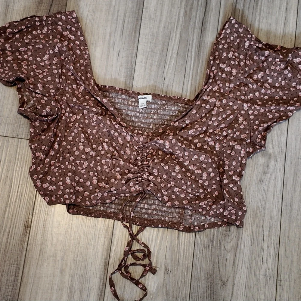Garage Super Cute Floral Top with beautiful shoulder detailing Chic Cocktail